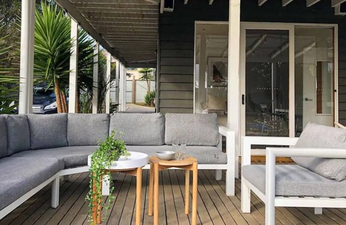 Cowes House | The Birkdale by Ready Set Stay- heated pool, WIFI, amazing and modern