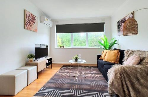 Balaclava Apartment | The Bright Gem on Grosvenor