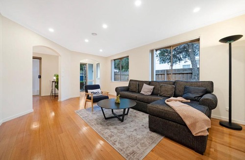 Burwood House | The Burwood Cottage Comfort & Convenience