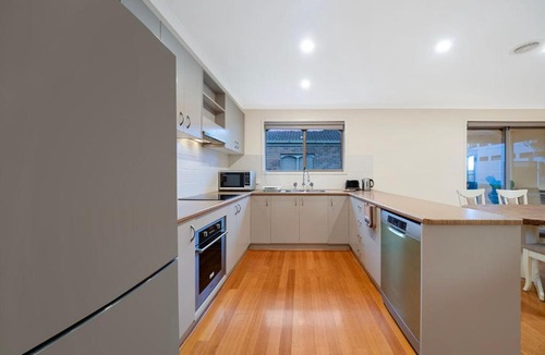 Burwood House | The Burwood Cottage Comfort & Convenience