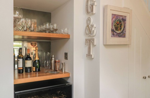 Ampney Crucis Cottage | THE COTTAGE, family friendly, with open fire in Ashton Keynes