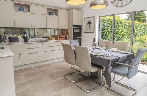 Ampney Crucis Cottage | THE COTTAGE, family friendly, with open fire in Ashton Keynes