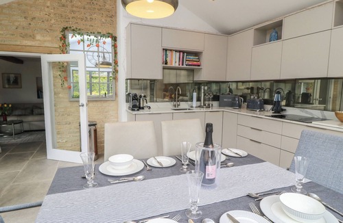 Ampney Crucis Cottage | THE COTTAGE, family friendly, with open fire in Ashton Keynes