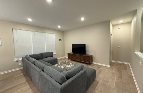 Kentwood House | The Crash Pad 3