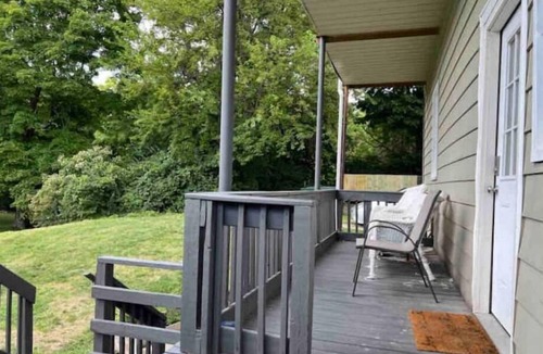 Rockwood Apartment | The Crow’s Nest-Balcony-Fish-Kayak-Relax