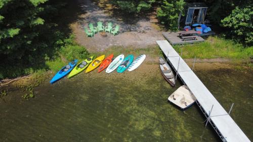 Kalkaska Ski Chalet | The Cub Hill Chalet - Private Lakefront with Spa!