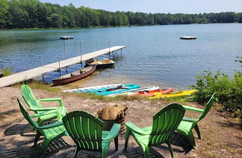 Kalkaska Ski Chalet | The Cub Hill Chalet - Private Lakefront with Spa!