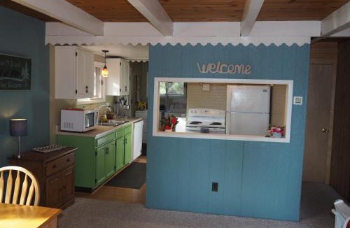 Kalkaska Ski Chalet | The Cub Hill Chalet - Private Lakefront with Spa!