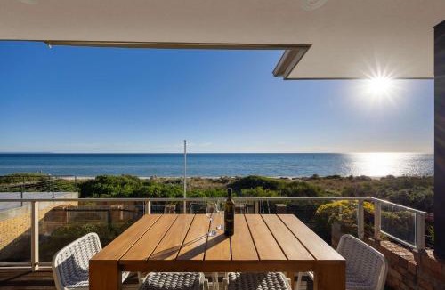 Aspendale House | The Dunes - Step Onto Sand, Proximity to CBD & Peninsula