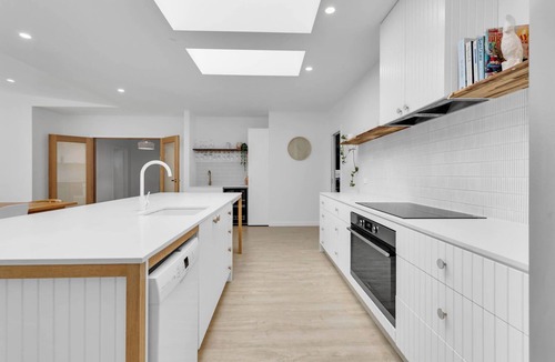 Rosebud House | The Family Beachside Escape HOUSE & GUEST HOUSE by Ready Set Stay- Pool, Linen