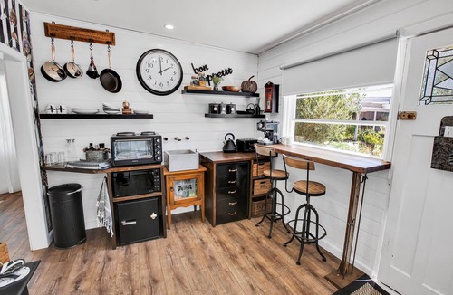 Raymond Island Cottage | The Fishermans Cottage:Delightful Stone cottage situated on McMillan Straight