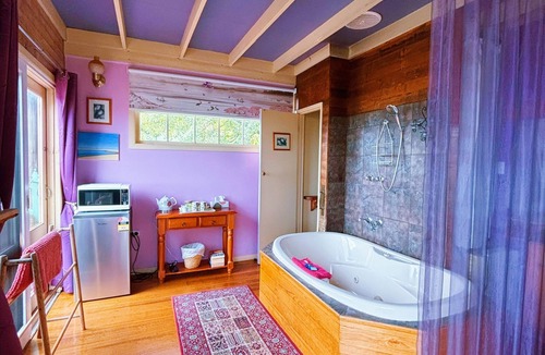 Lakes Entrance Bed & Breakfast | The Goat and Goose B&B