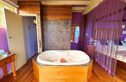 Lakes Entrance Bed & Breakfast | The Goat and Goose B&B