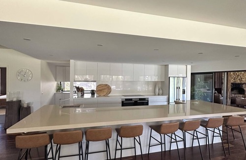 Cowes House | THE GRAND - Amazing Luxury Property - Heated Swimspa, Butlers Kitchen