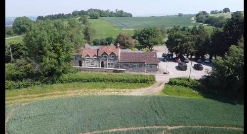 Cameley Hotel | The Hunters Rest Inn