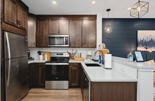 Traverse City Apartment | The Loft on Gillis | AC | Downtown | Beach | Rooftop |