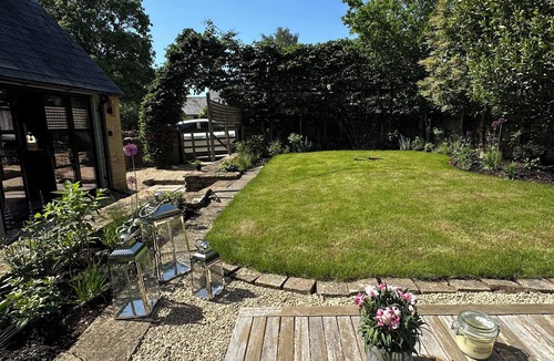 Kingham Cottage | THE LOST RADISH - Cosy and romantic Cotswold cottage with private garden