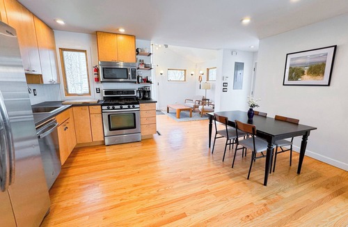 Tryon Farm House | The Marram Cottage - Close to Lake Michigan and Indiana Dunes National Park