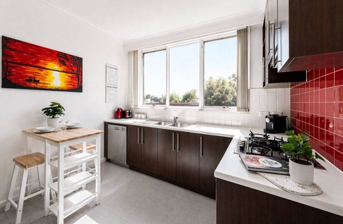 St. Kilda East Apartment | The Meadow Gardens Oasis