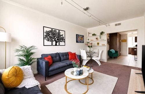 St. Kilda East Apartment | The Meadow Gardens Oasis