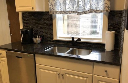 Downtown Toledo House | The Mini-Mansion at bookmymansion1.com