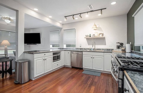 New Buffalo Apartment | The Neighborhood Hotel Grand Beach Cottage 13 - King, Queen, & Twin Bed, Pet Friendly