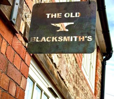 Thornbury House | The Old BlackSmiths -5 min from M5, J14