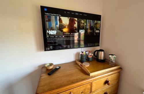 Astwood Bank Apartment | The Old Coach House - A beautifully renovated detached coach house in the centre of Astwood Bank