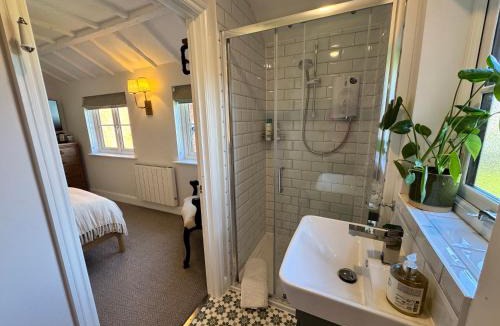 Astwood Bank Apartment | The Old Coach House - A beautifully renovated detached coach house in the centre of Astwood Bank