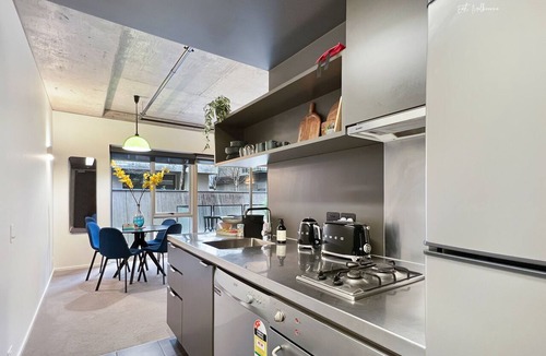 East Melbourne Apartment | The Powlett by Ready Set Stay - East Melbourne