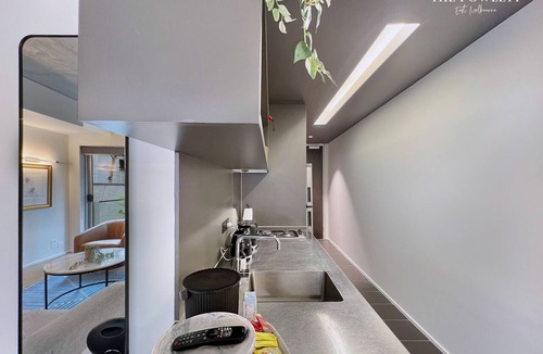 East Melbourne Apartment | The Powlett by Ready Set Stay - East Melbourne
