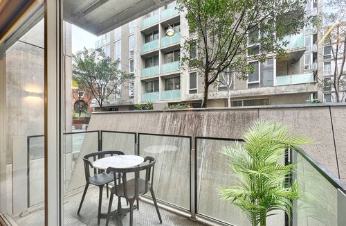 East Melbourne Apartment | The Powlett by Ready Set Stay - East Melbourne