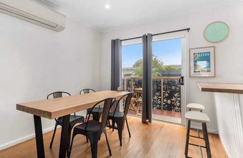 Rosebud House | The Shamrock - 700m to the Beach
