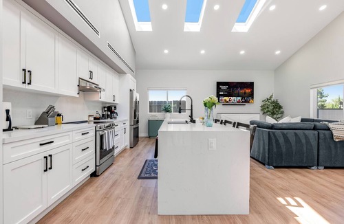 Thousand Oaks Cottage | The Skylight House: Private Spa Near Malibu, Jacuzzi, Fire Pit & EV Charger