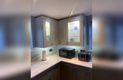 Wotton-under-Edge House | The Snug - Newly Renovated Charming 1769 Cottage Escape in the Countryside.