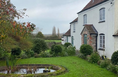 Wotton-under-Edge House | The Snug - Newly Renovated Charming 1769 Cottage Escape in the Countryside.