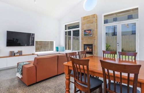 Warrnambool House | The Sunshine House - Nestled in the heart of the city.