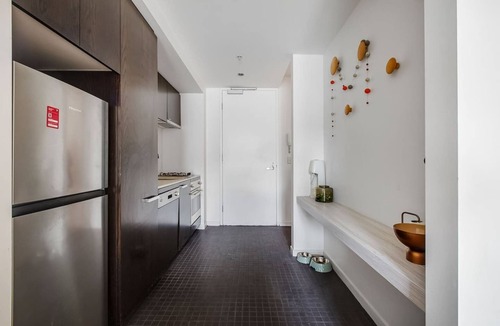 East Melbourne Apartment | The Sweet Escape Trendy Chic with Rooftop Pool