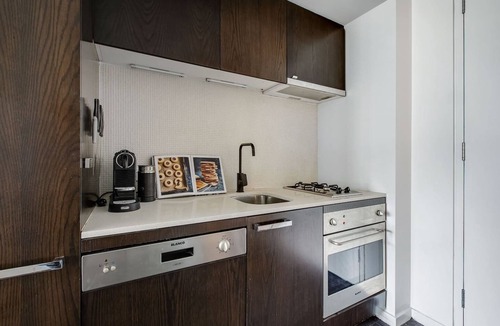East Melbourne Apartment | The Sweet Escape Trendy Chic with Rooftop Pool