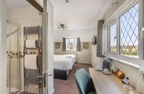 Coughton Hotel | The Throckmorton
