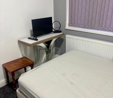 Cradley Apartment | The Trio-Room