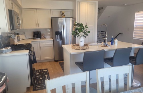 Silver Strand House | The ultimate beach getaway charming 3-bdrm 2-bath home steps from a sandy Beach