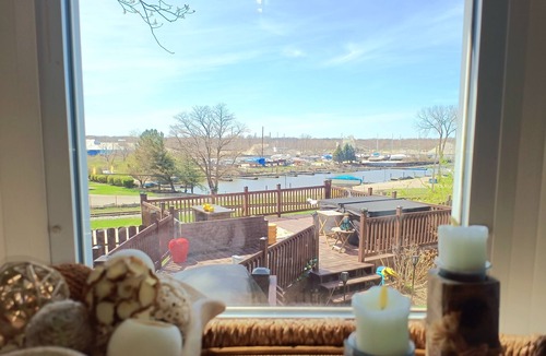 Fairport Harbor Cottage | The View! Hot Tub-Golf Cart-Beaches-Billiards-King-Cottage Retreat Full of Fun