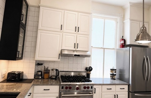 Old Town Triangle House | Theater Room and Gym | 4BR Near Lincoln Park