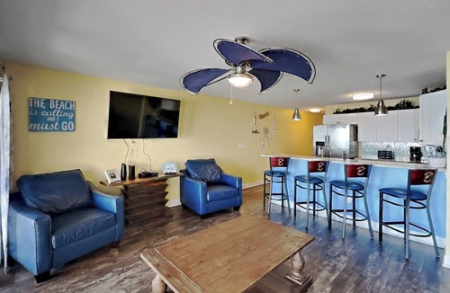 Put-in-Bay Condo | This View Sells Itself—Lakefront for 10 ppl | C113