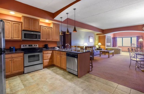 Wisconsin Dells Condo | Three bedroom condo the Wisconsin River in Wisconsin Dells.