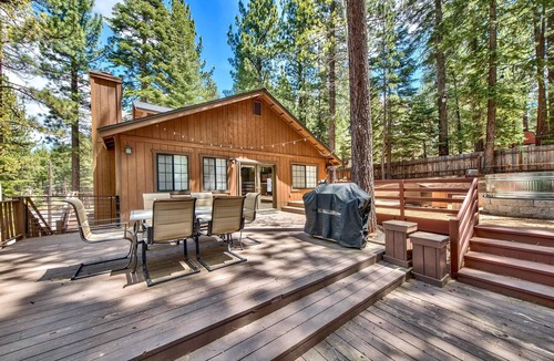 Country Club Estates House | Thunderbird Cabin, family friendly, fenced yard, pet friendly 1760T