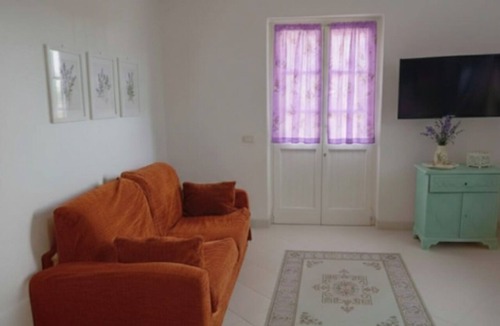 Albenga Apartment | Thyme and Lavender apartment 5 minutes from the sea surrounded by greenery in the countryside