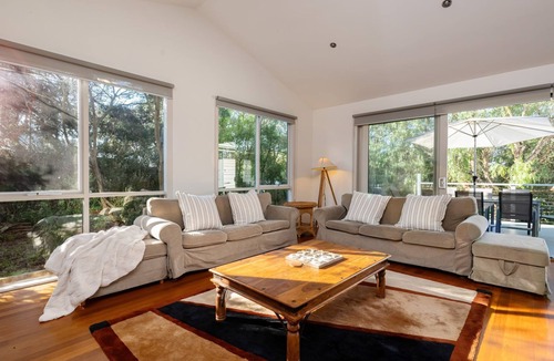 Sorrento Villa | Tideways | Spa Retreat, Pet Friendly, Walk to Beach
