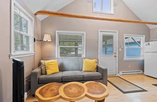 Baileys Harbor Cabin | Tiger Lily Cabin: Sunset Shores Kangaroo Lakefront